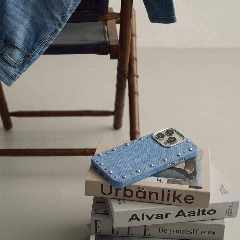 Carcasa Denim MagBattery para iPhone 16 Pro — vista en ángulo estilo casual
