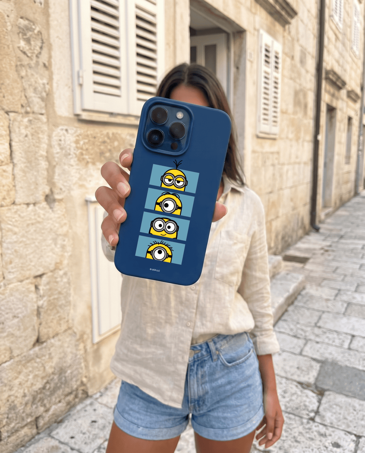 Funda Tough Minions Moods – vista trasera con detalle de protección reforzada
